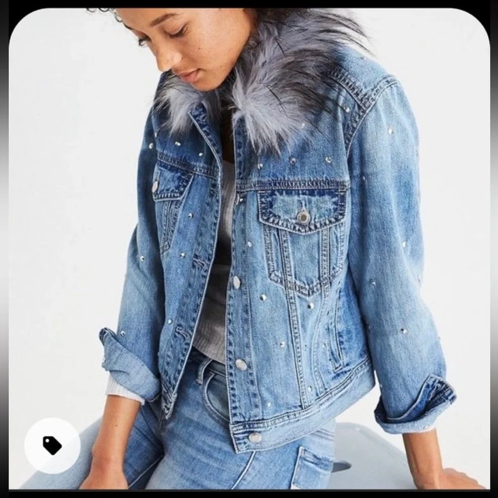 American Eagle Fur Collar Studded Jean Jacket Denim Furry Sz S AE Outfitters - Picture 2 of 6